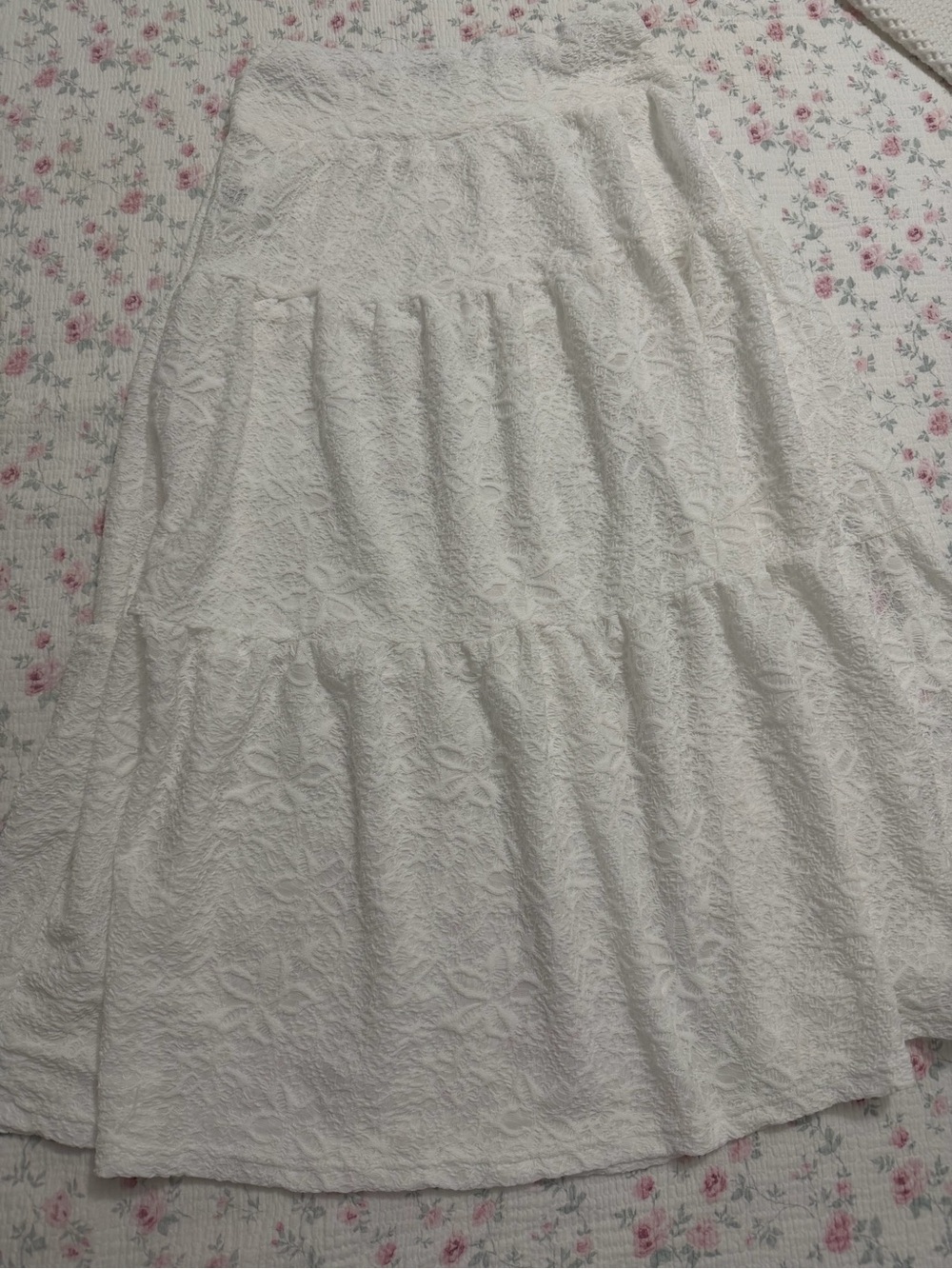 Women’s White Tiered Lace Skirt - Picture 2 of 3